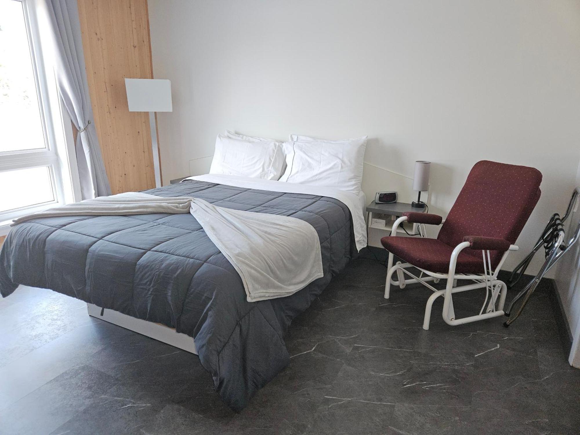 Hotel Auberge St-Felicien Сен-Фелисьен Экстерьер фото
